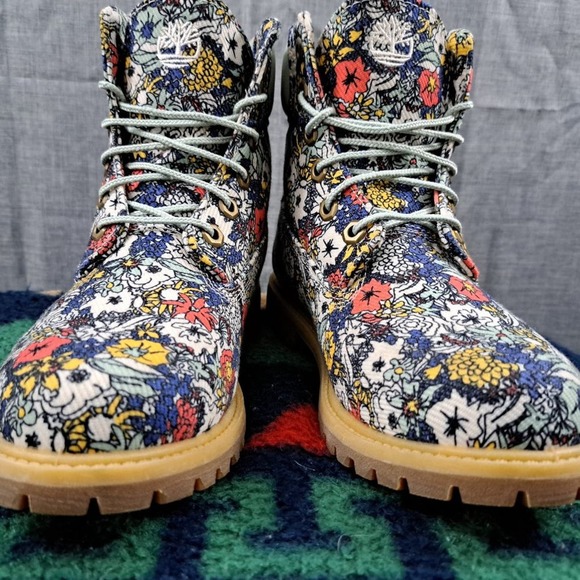 Timberland Womens 6 inch Premium floral boots Size 7 - Picture 12 of 15